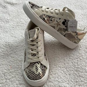 Women’s sneakers